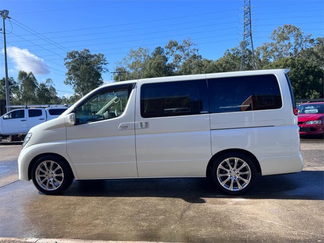 2006 Nissan Elgrand JDM car for sale — photo 9 of 16