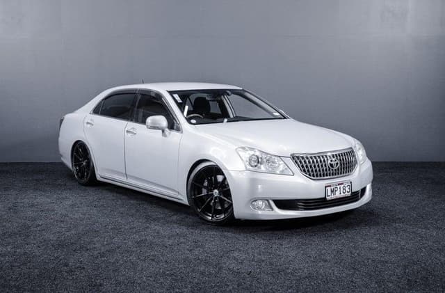 2009 Toyota Majesta JDM car for sale — photo 14 of 20