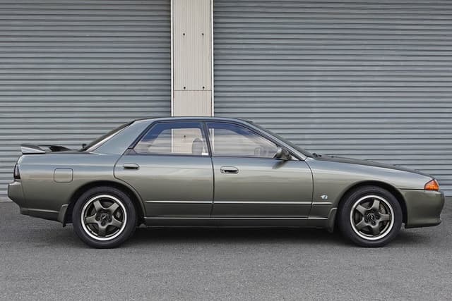 1992 Nissan Skyline JDM car for sale — photo 8 of 25