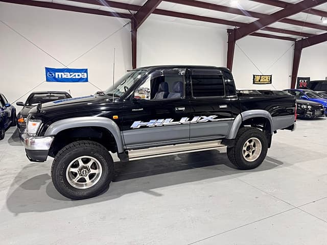 2000 Toyota Hilux JDM car for sale — photo 2 of 22