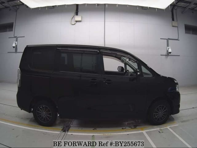 2008 Toyota Voxy JDM car for sale — photo 4 of 8