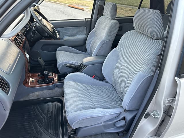 1996 Toyota Hilux Surf JDM car for sale — photo 15 of 20