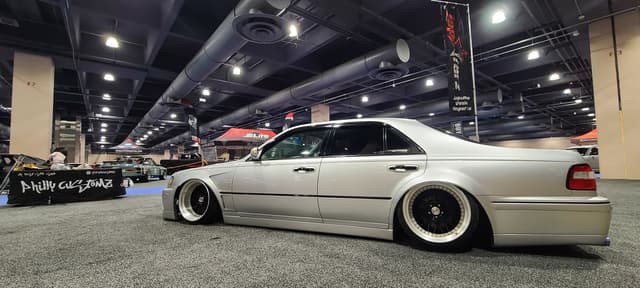 1996 Nissan Cima JDM car for sale — photo 3 of 10