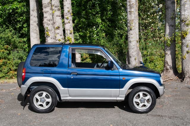 2000 Mitsubishi Pajero Mini JDM car for sale — photo 7 of 15