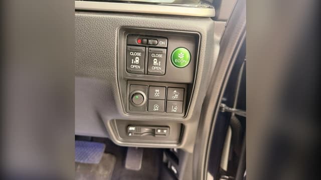 2015 Honda Odyssey JDM car for sale — photo 10 of 14