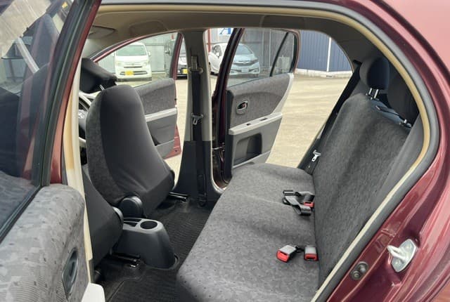 2010 Toyota Vitz JDM car for sale — photo 19 of 25