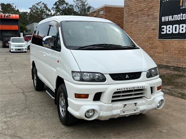 2004 Mitsubishi Delica JDM car for sale — photo 3 of 10