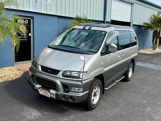 2000 Mitsubishi Delica JDM car for sale — photo 2 of 23