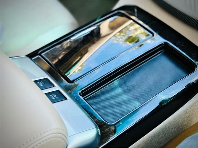2012 Toyota Vellfire JDM car for sale — photo 21 of 25