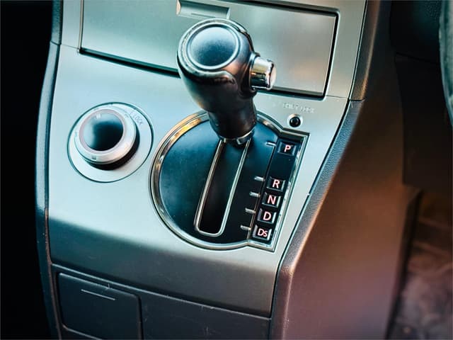 2010 Mitsubishi Delica JDM car for sale — photo 16 of 25