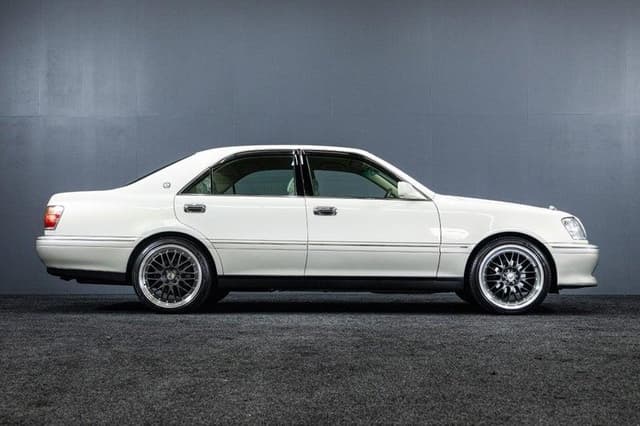 2001 Toyota Crown JDM car for sale — photo 12 of 18