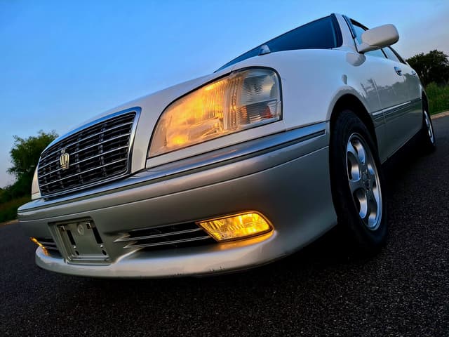 2001 Toyota Crown JDM car for sale — photo 2 of 3