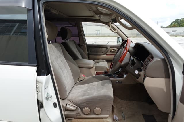 2000 Toyota Land Cruiser JDM car for sale — photo 11 of 17