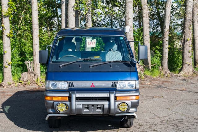 1999 Mitsubishi Delica JDM car for sale — photo 2 of 19