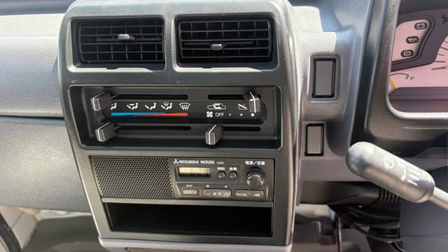 1998 Mitsubishi Minicab JDM car for sale — photo 23 of 25