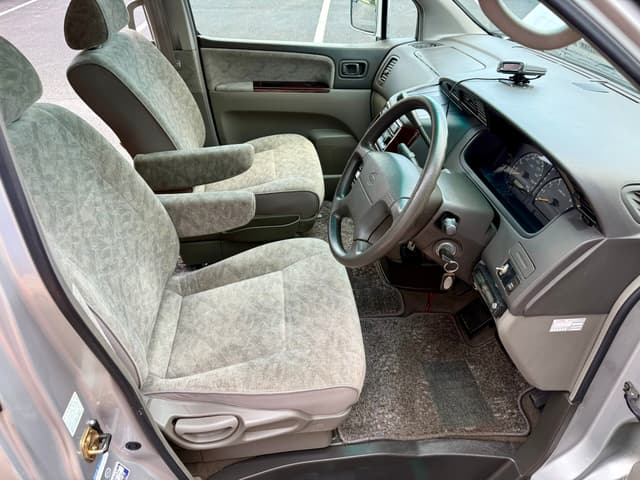 1999 Nissan Elgrand JDM car for sale — photo 16 of 25