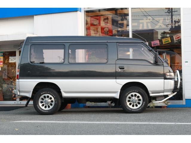 1992 Mitsubishi Delica JDM car for sale — photo 3 of 25