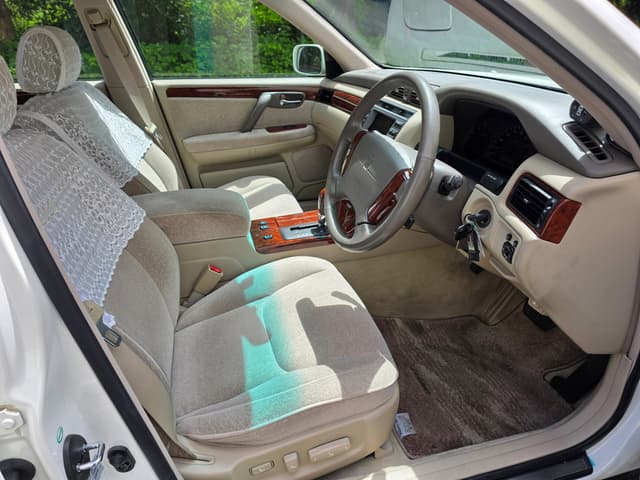 2001 Toyota Crown JDM car for sale — photo 10 of 13
