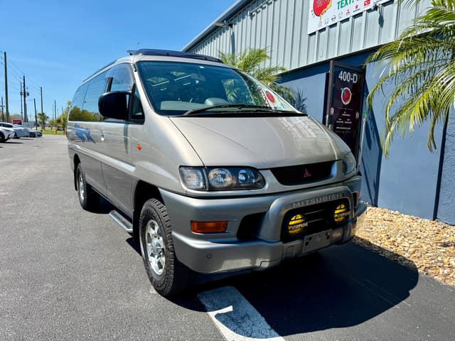 1998 Mitsubishi Delica JDM car for sale — photo 2 of 23