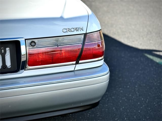 1999 Toyota Crown JDM car for sale — photo 10 of 25