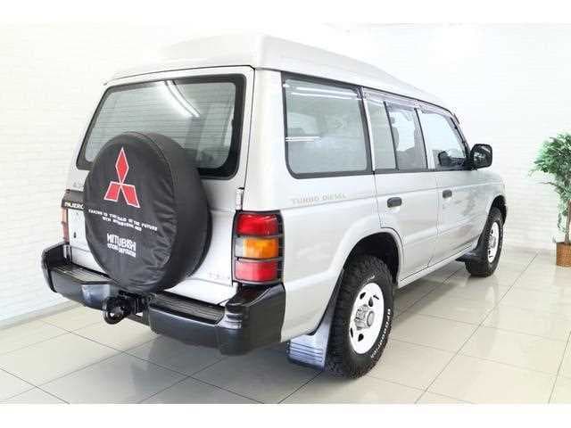 1992 Mitsubishi Pajero JDM car for sale — photo 2 of 17