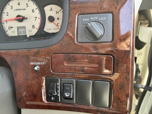 2000 Nissan Elgrand JDM car for sale — photo 4 of 7