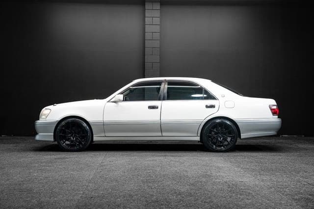 1999 Toyota Crown JDM car for sale — photo 7 of 19