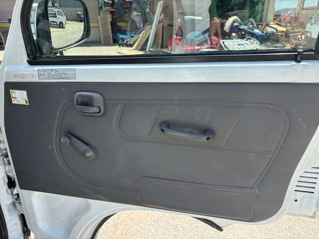 1998 Mitsubishi Minicab JDM car for sale — photo 9 of 25