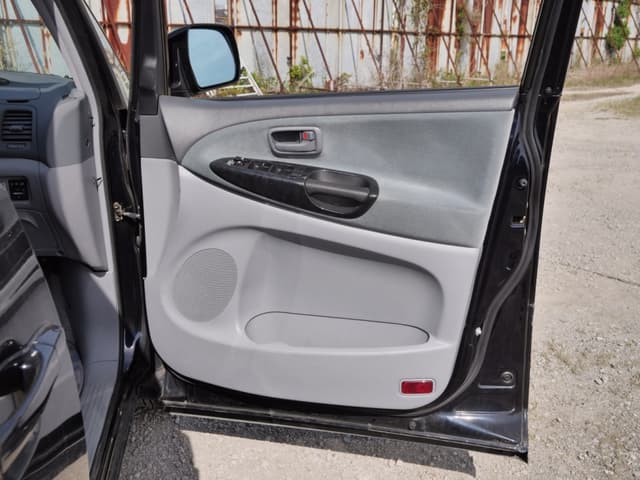 2001 Toyota Estima JDM car for sale — photo 24 of 25