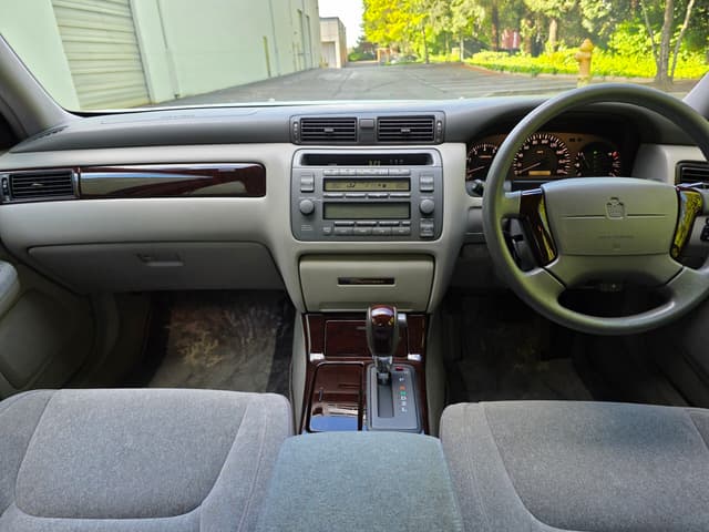 2000 Toyota Crown JDM car for sale — photo 10 of 13