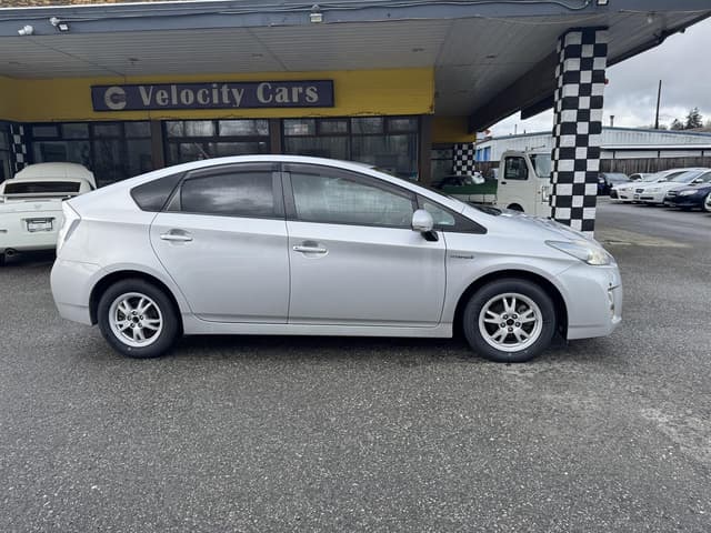 2009 Toyota Prius JDM car for sale — photo 8 of 19