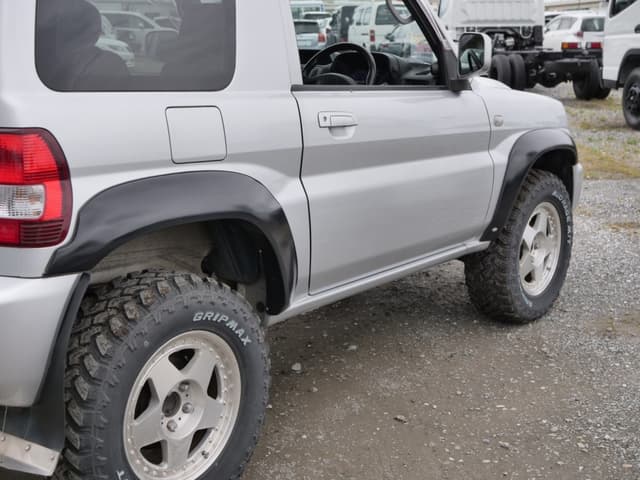 2001 Mitsubishi Pajero JDM car for sale — photo 17 of 25