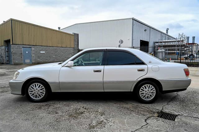 1999 Toyota Crown JDM car for sale — photo 9 of 10
