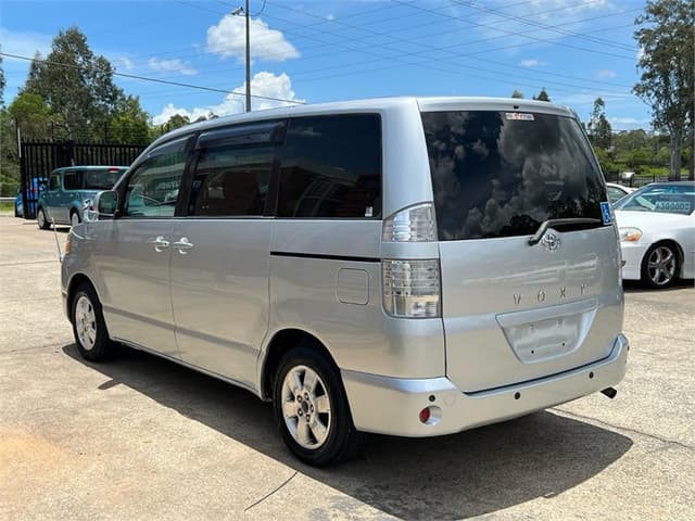 2006 Toyota Voxy JDM car for sale — photo 8 of 18
