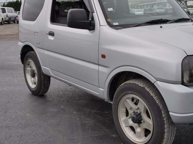 2001 Suzuki Jimny JDM car for sale — photo 10 of 25