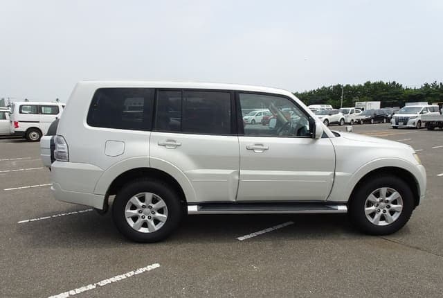 2011 Mitsubishi Pajero JDM car for sale — photo 6 of 25