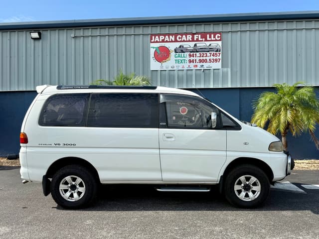 1995 Mitsubishi Delica JDM car for sale — photo 11 of 21