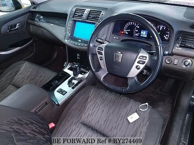 2010 Toyota Crown JDM car for sale — photo 3 of 6