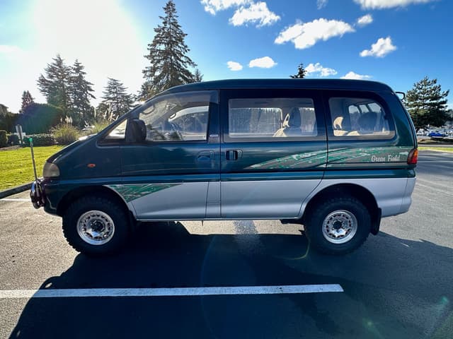 1995 Mitsubishi Delica JDM car for sale — photo 3 of 17