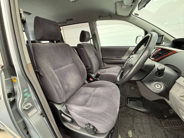 2001 Toyota Noah JDM car for sale — photo 11 of 25