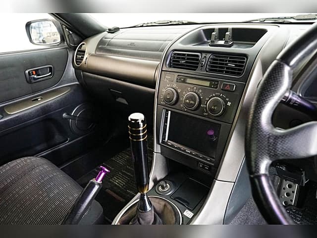 1999 Toyota Altezza JDM car for sale — photo 22 of 25