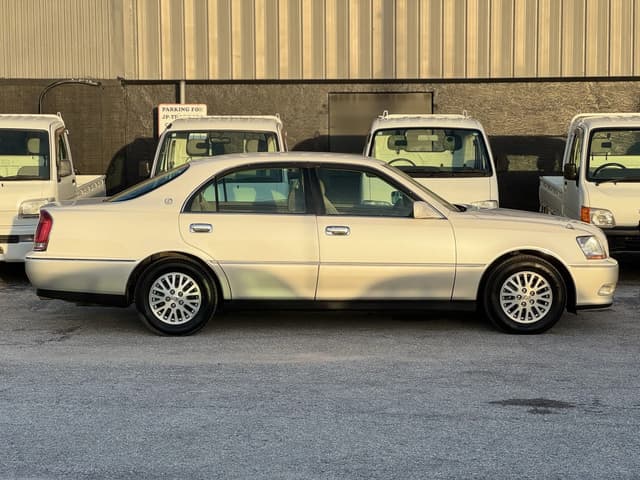 2000 Toyota Majesta JDM car for sale — photo 17 of 25