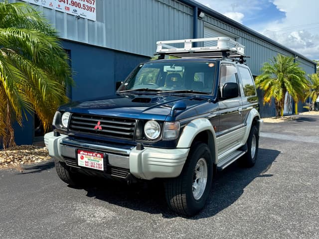 1995 Mitsubishi Pajero JDM car for sale — photo 2 of 21