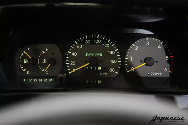 1995 Toyota HiAce JDM car for sale — photo 15 of 25