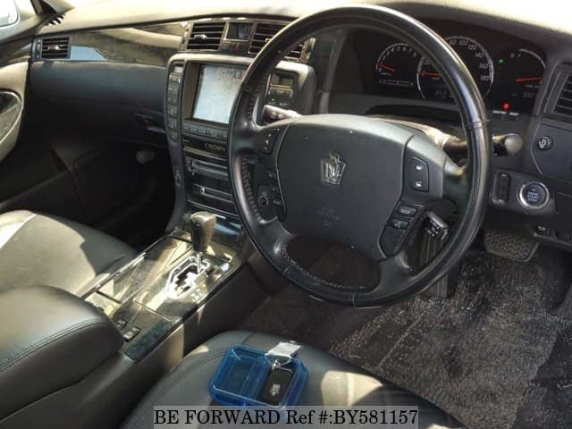 2004 Toyota Crown JDM car for sale — photo 3 of 6