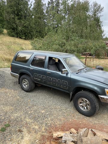 1989 Toyota Hilux Surf JDM car for sale — photo 2 of 4