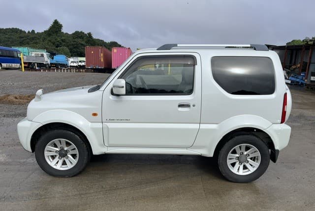 2009 Suzuki Jimny JDM car for sale — photo 6 of 25