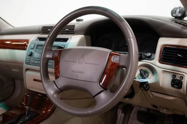 2000 Toyota Crown JDM car for sale — photo 12 of 25