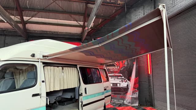 1995 Toyota HiAce JDM car for sale — photo 16 of 25
