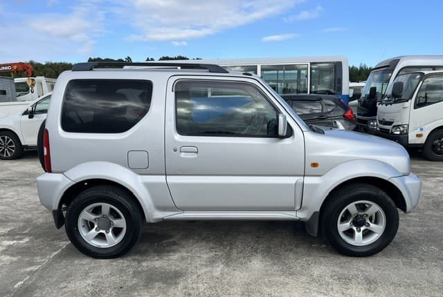 2007 Suzuki Jimny JDM car for sale — photo 5 of 9